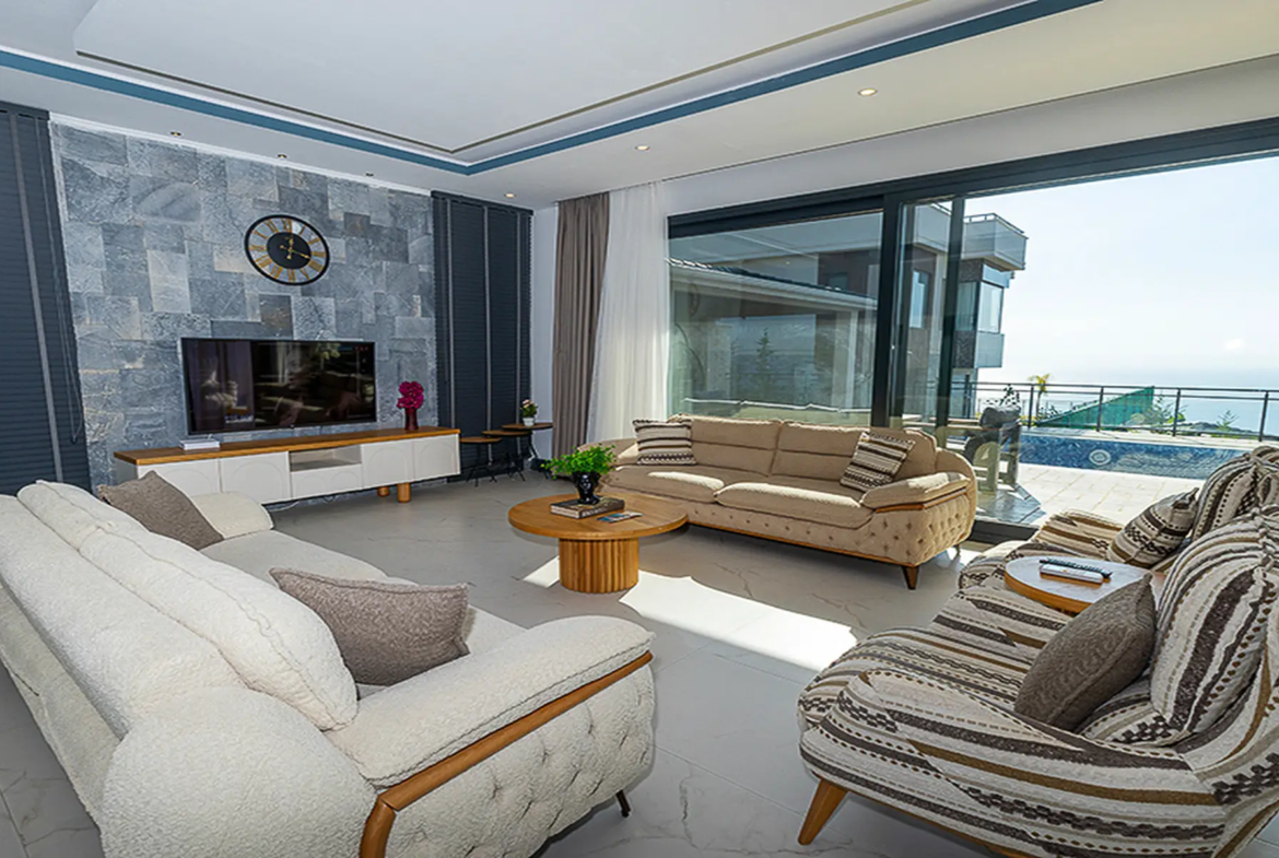 KALKAN’DA DENİZ MANZARALI VATANDAŞLIĞA UYGUN LÜKS VİLLA