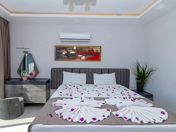 KALKAN’DA DENİZ MANZARALI VATANDAŞLIĞA UYGUN LÜKS VİLLA