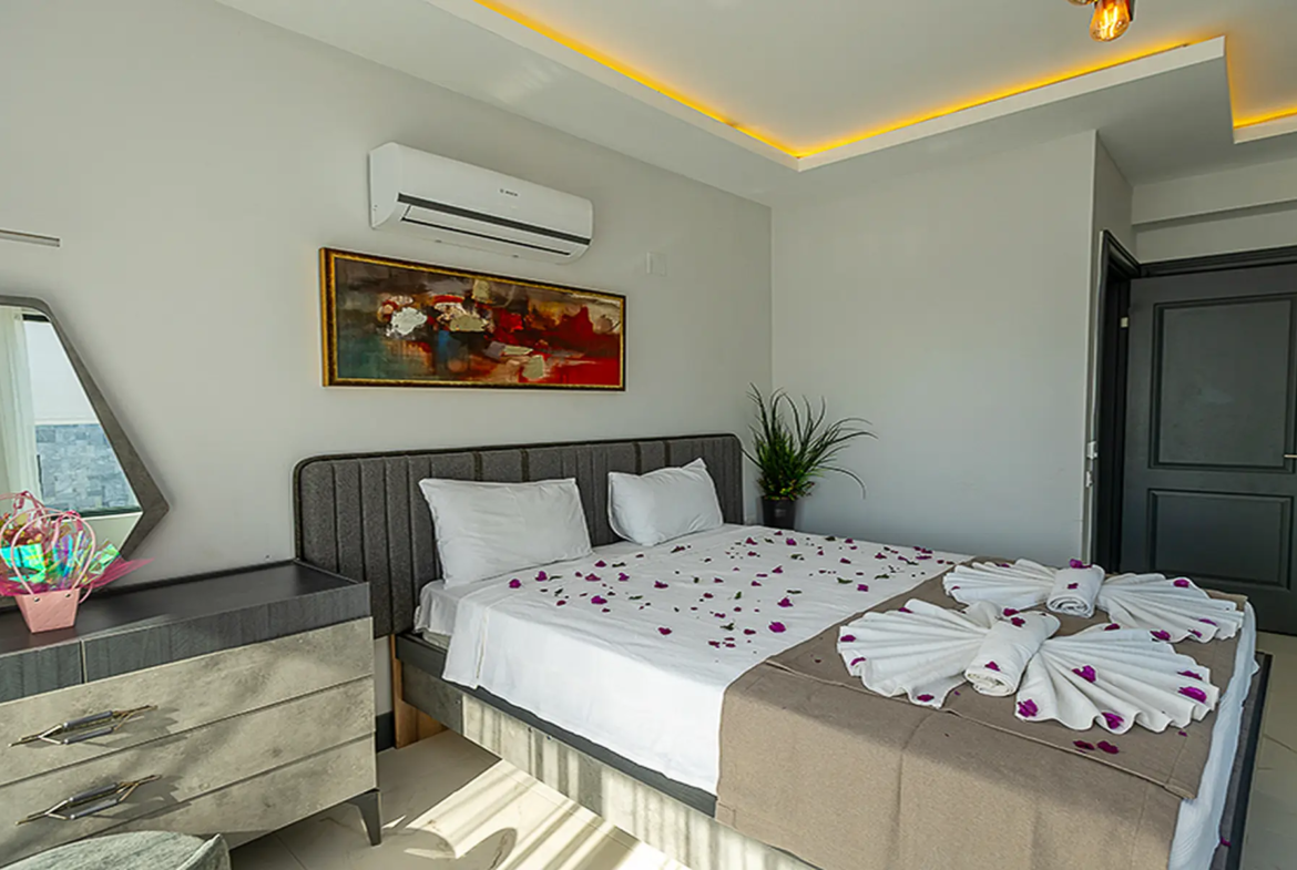 KALKAN’DA DENİZ MANZARALI VATANDAŞLIĞA UYGUN LÜKS VİLLA