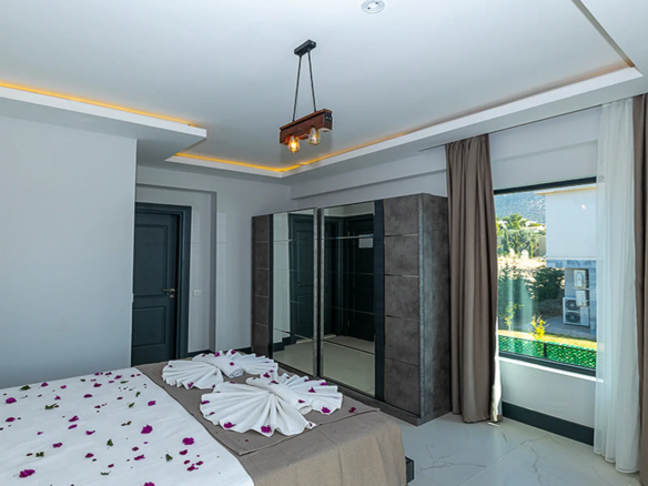 KALKAN’DA DENİZ MANZARALI VATANDAŞLIĞA UYGUN LÜKS VİLLA