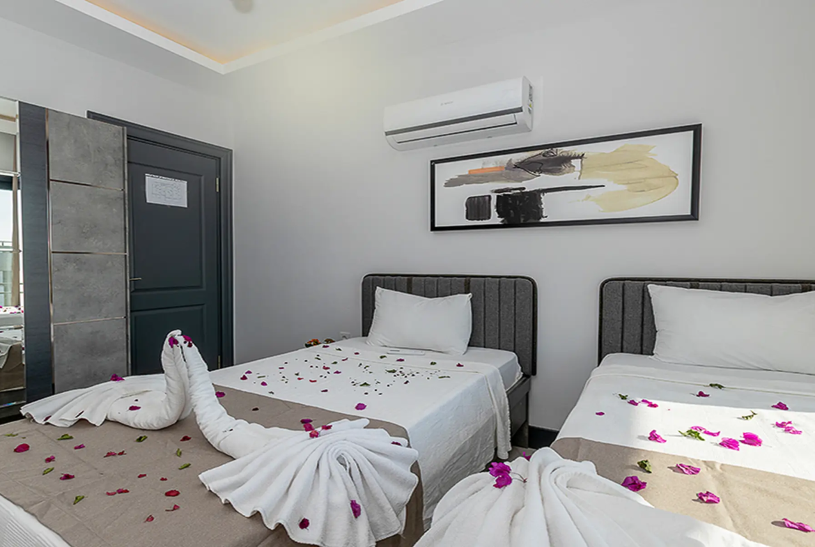 KALKAN’DA DENİZ MANZARALI VATANDAŞLIĞA UYGUN LÜKS VİLLA