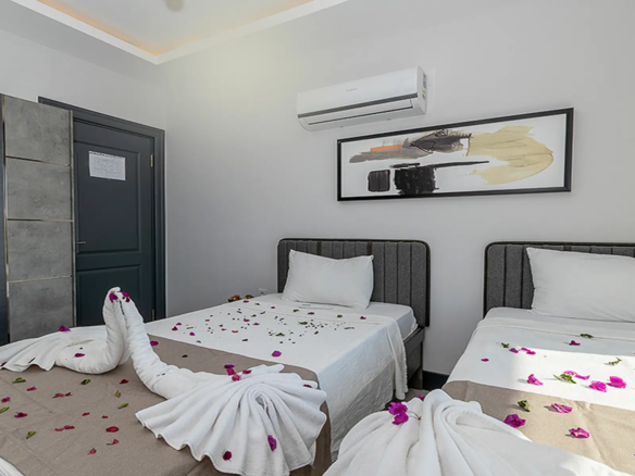 KALKAN’DA DENİZ MANZARALI VATANDAŞLIĞA UYGUN LÜKS VİLLA