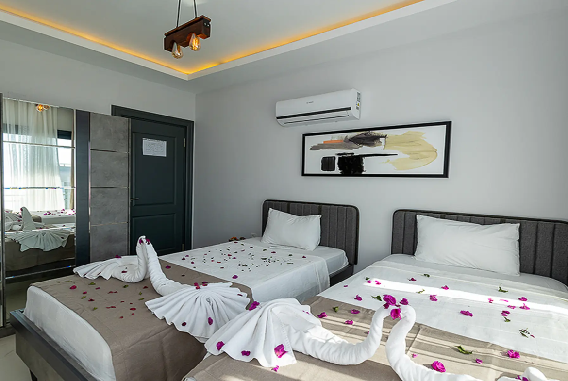 KALKAN’DA DENİZ MANZARALI VATANDAŞLIĞA UYGUN LÜKS VİLLA
