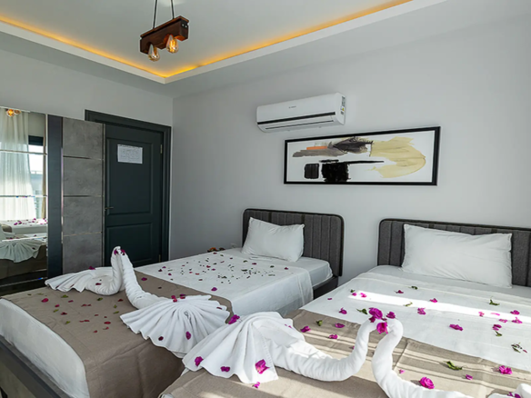 KALKAN’DA DENİZ MANZARALI VATANDAŞLIĞA UYGUN LÜKS VİLLA