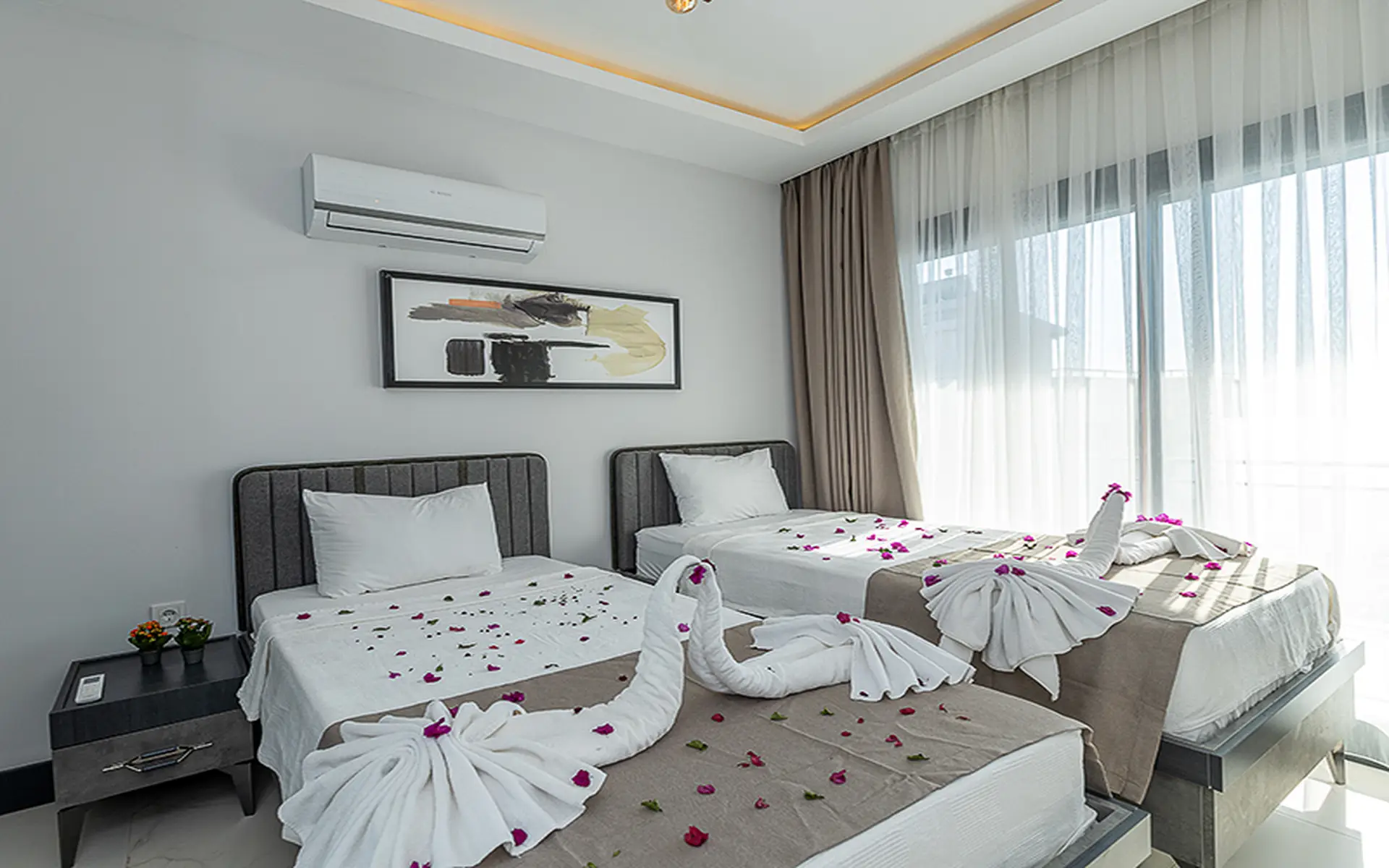 KALKAN’DA DENİZ MANZARALI VATANDAŞLIĞA UYGUN LÜKS VİLLA