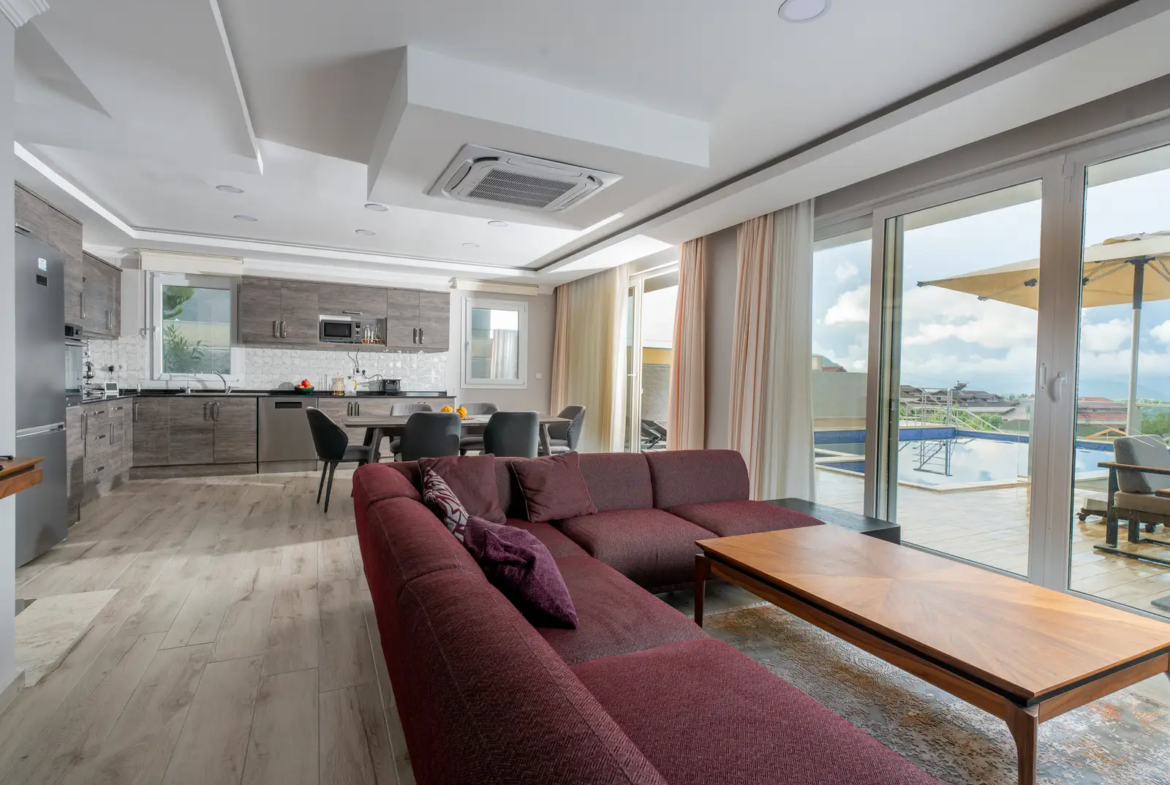 FETHİYE OVACIK’TA 580 m² ARSA İÇİNDE 4+1 MÜSTAKİL VİLLA