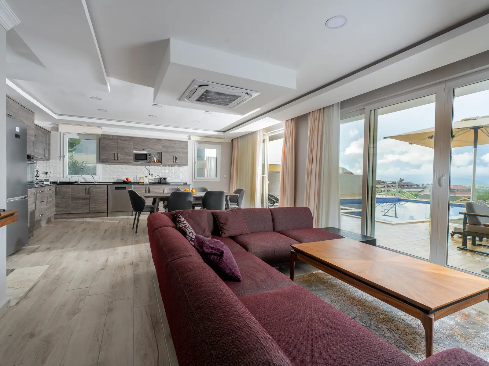 FETHİYE OVACIK’TA 580 m² ARSA İÇİNDE 4+1 MÜSTAKİL VİLLA