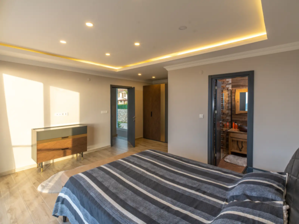 FETHİYE OVACIK’TA 580 m² ARSA İÇİNDE 4+1 MÜSTAKİL VİLLA