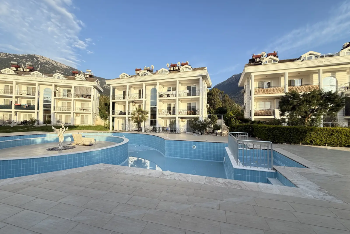 FETHİYE OVACIK’TA MÜKEMMEL SİTEDE HAVUZLU 2+1 DAİRE