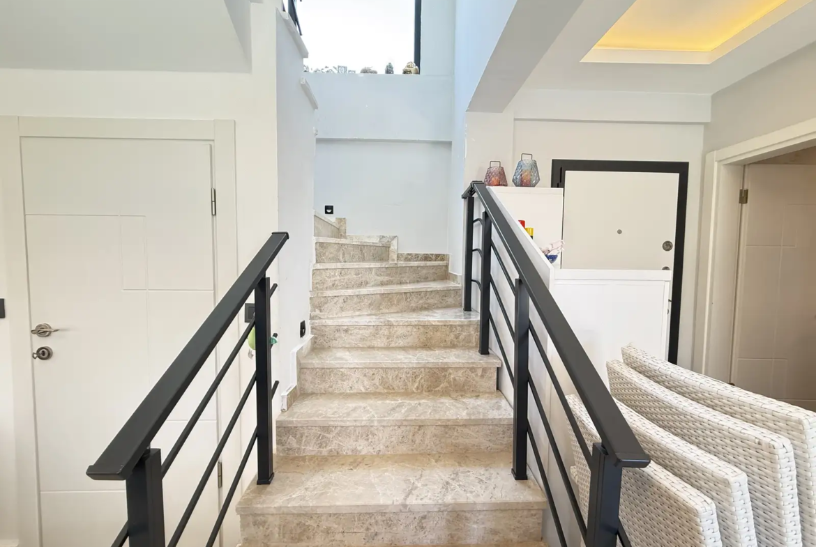 FETHİYE ÇALIŞ PLAJINA 200 METRE MÜSTAKİL HAVUZLU, BAHÇELİ VİLLA