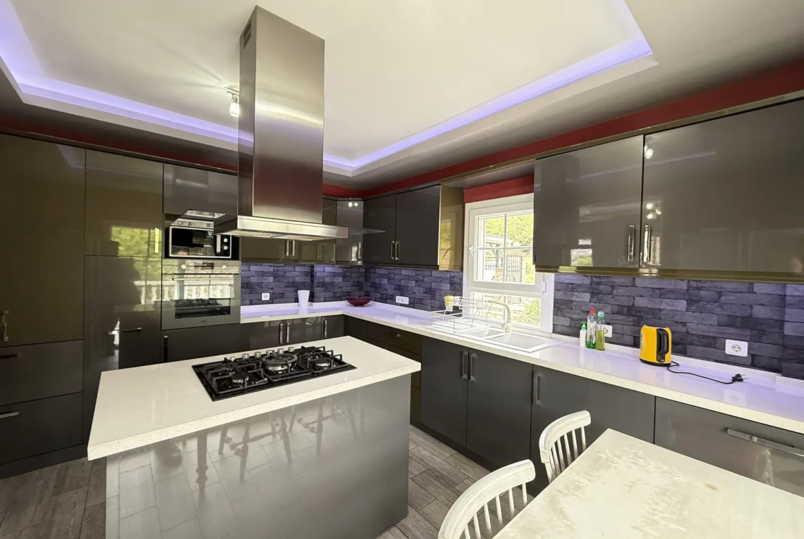 Sophisticated 4+1 Luxury Smart Villa in Yesiluzumlu