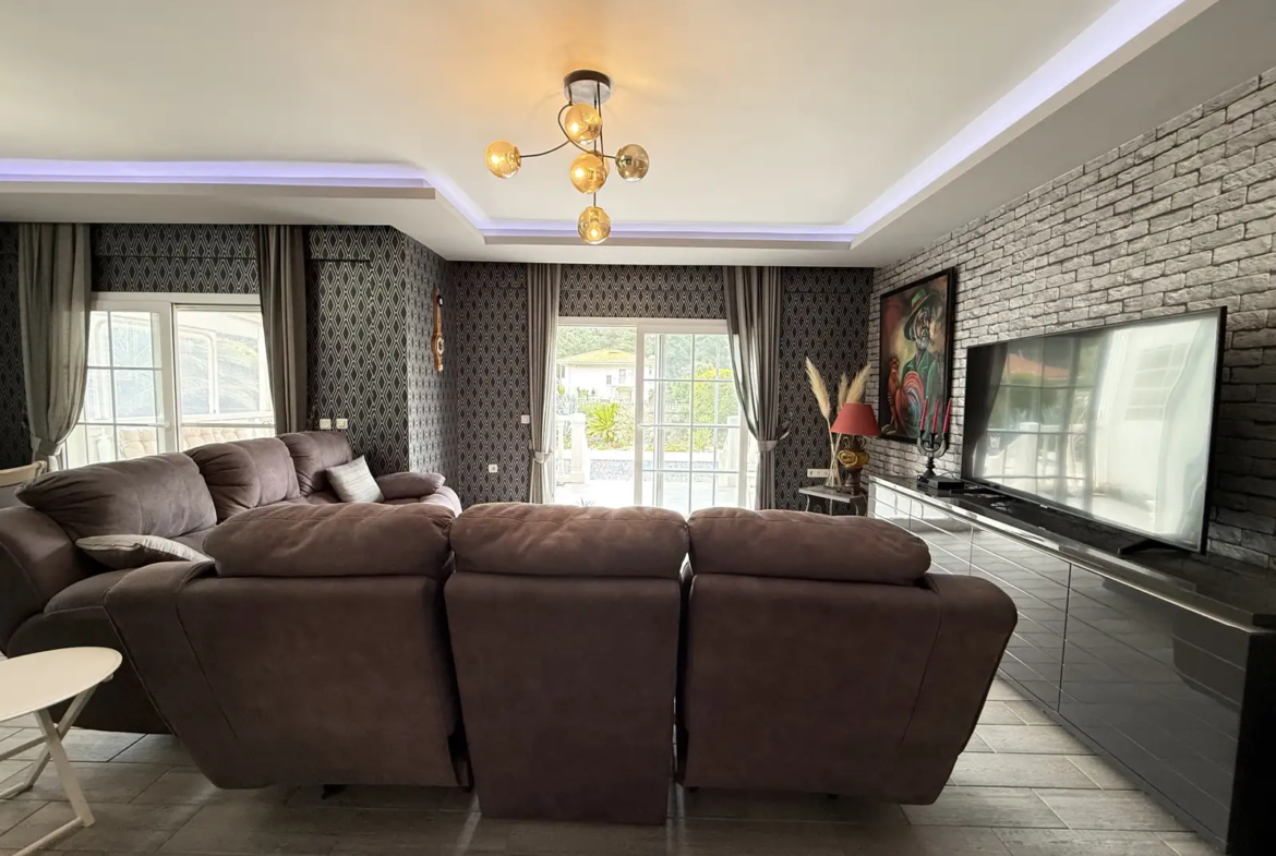 Sophisticated 4+1 Luxury Smart Villa in Yesiluzumlu