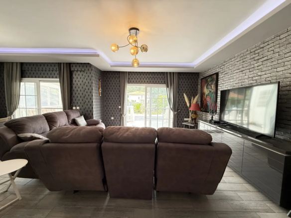 Sophisticated 4+1 Luxury Smart Villa in Yesiluzumlu
