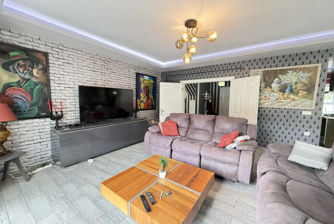 Sophisticated 4+1 Luxury Smart Villa in Yesiluzumlu