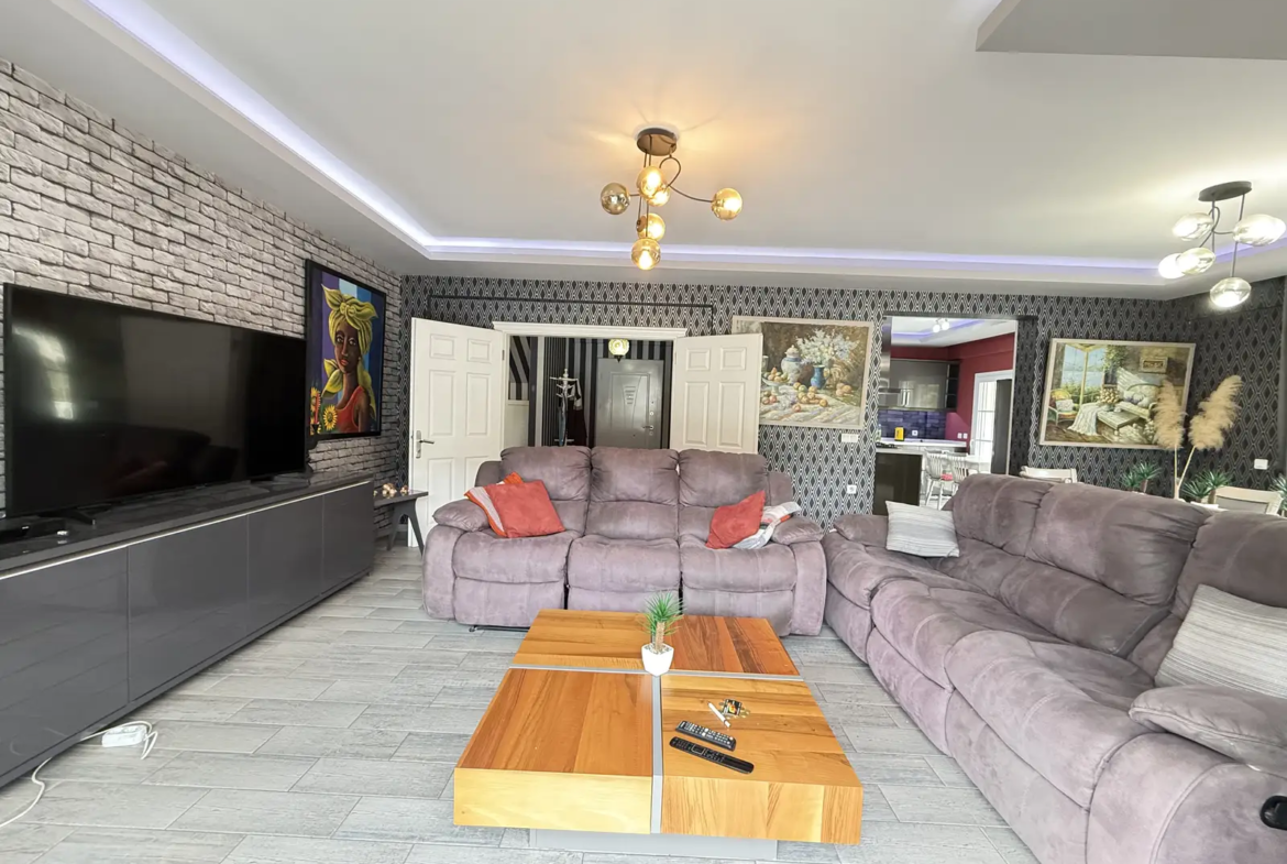Sophisticated 4+1 Luxury Smart Villa in Yesiluzumlu