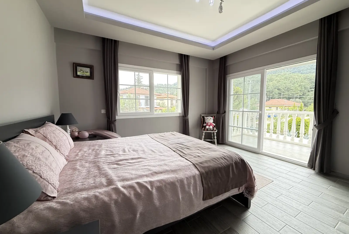 Sophisticated 4+1 Luxury Smart Villa in Yesiluzumlu