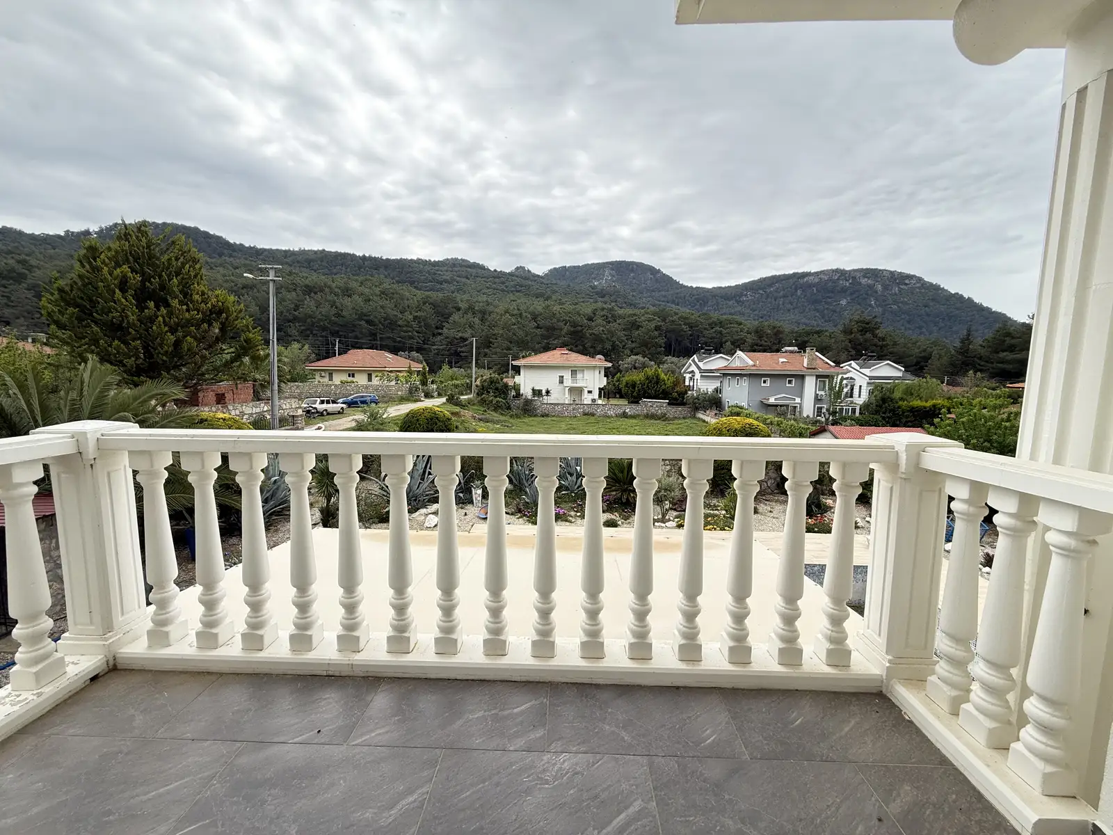 Sophisticated 4+1 Luxury Smart Villa in Yesiluzumlu