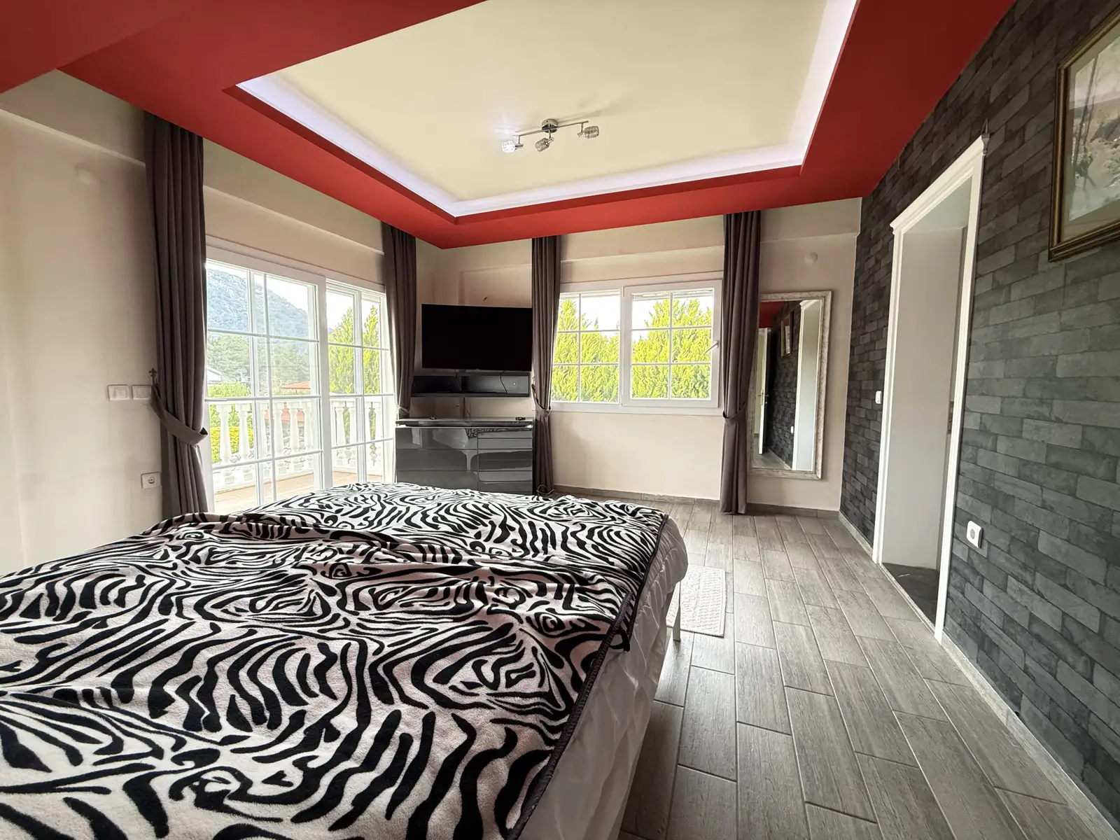 Sophisticated 4+1 Luxury Smart Villa in Yesiluzumlu