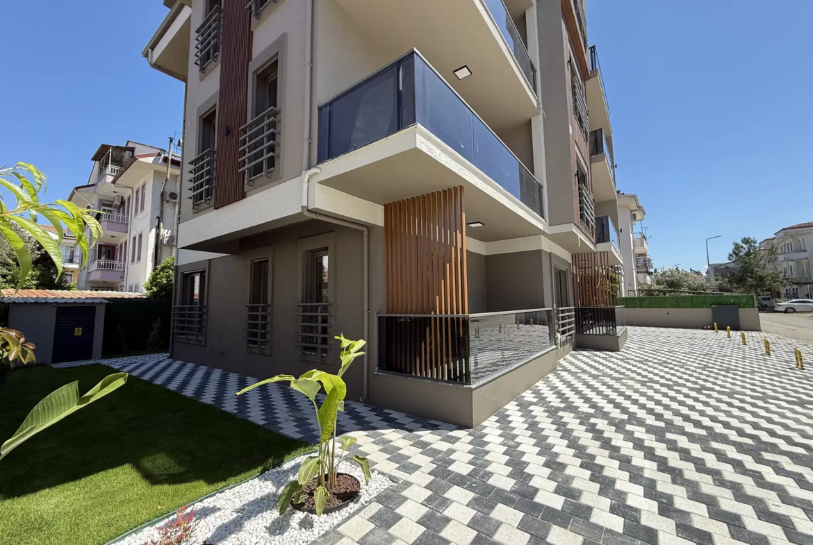 Fethiye Tuzla’da Lüks ve Konforun Adresi: Satılık Sıfır 1+1 Bahçe Katı