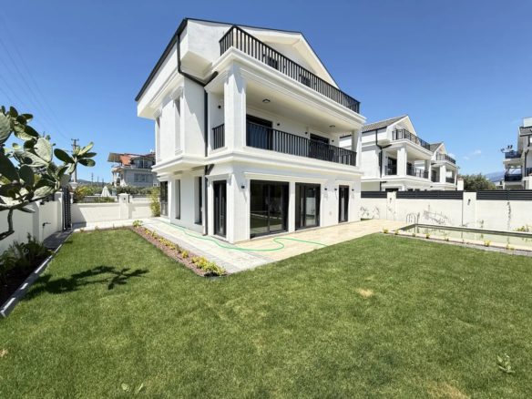 Fethiye Babataşı’nda Seçkin Yaşam: Köşe Parsel, Modern Mimari ve Kişiselleştirilebilir 4+1 Lüks VİLLA