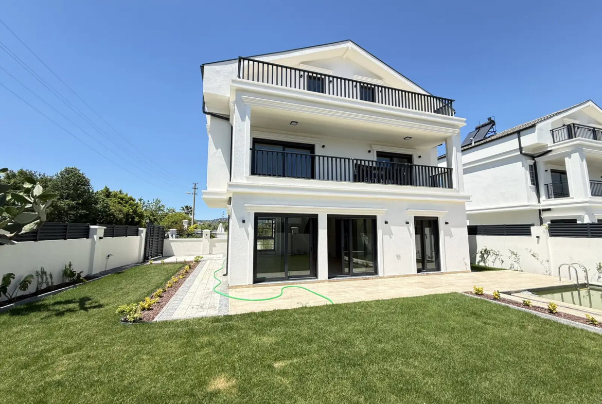Fethiye Babataşı’nda Seçkin Yaşam: Köşe Parsel, Modern Mimari ve Kişiselleştirilebilir 4+1 Lüks VİLLA