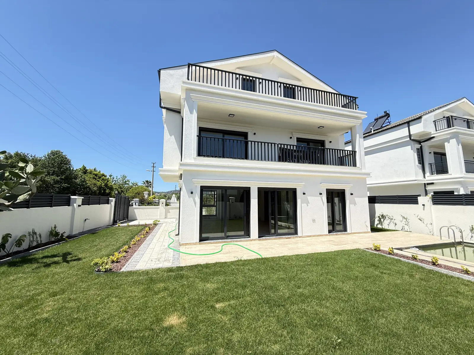 Fethiye Babataşı’nda Seçkin Yaşam: Köşe Parsel, Modern Mimari ve Kişiselleştirilebilir 4+1 Lüks VİLLA