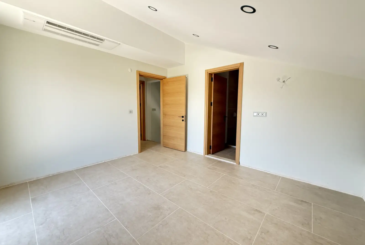 Fethiye Babataşı’nda Seçkin Yaşam: Köşe Parsel, Modern Mimari ve Kişiselleştirilebilir 4+1 Lüks VİLLA