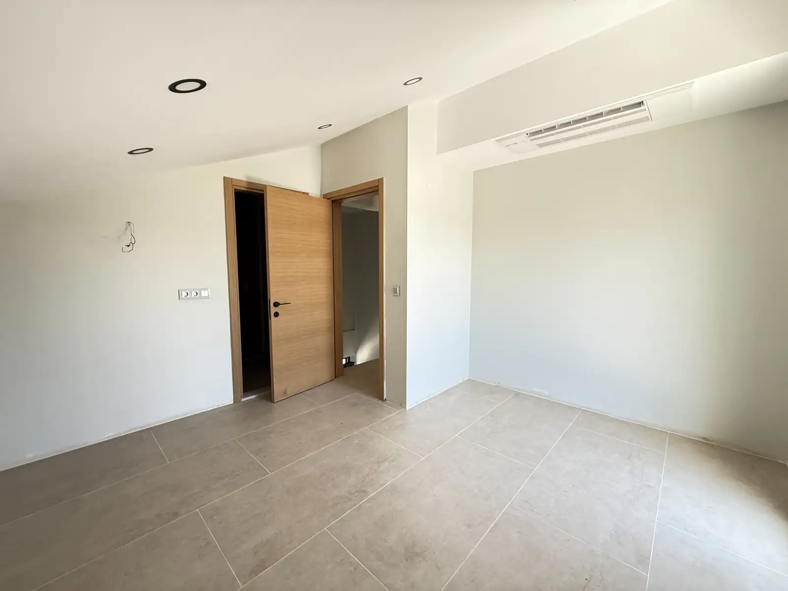 Fethiye Babataşı’nda Seçkin Yaşam: Köşe Parsel, Modern Mimari ve Kişiselleştirilebilir 4+1 Lüks VİLLA