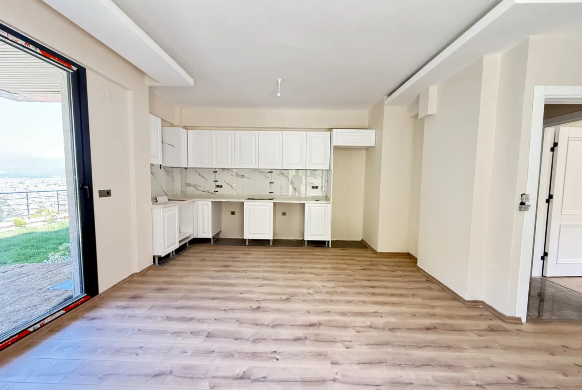 Fethiye Deliktaş’ta Merkeze Komşu, Modern Tasarımlı Satılık 2+1 Bahçe Katı Daire