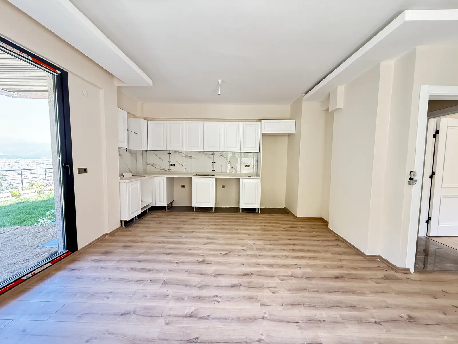 Fethiye Deliktaş’ta Merkeze Komşu, Modern Tasarımlı Satılık 2+1 Bahçe Katı Daire