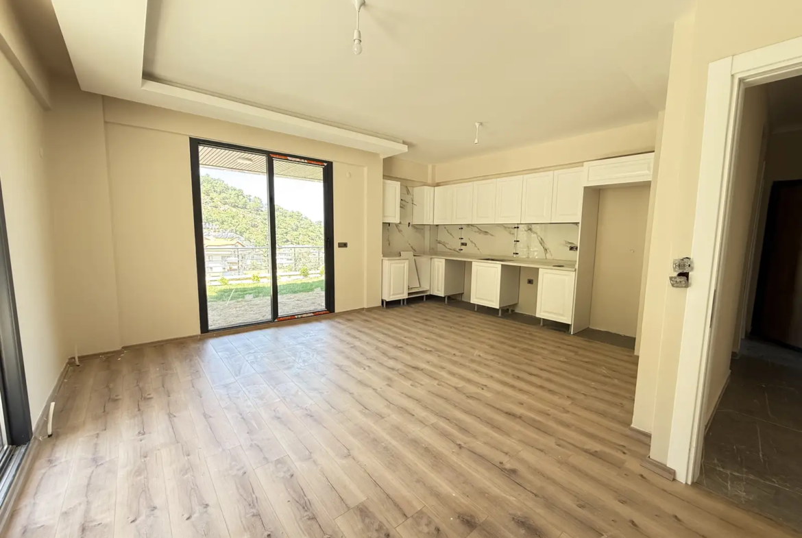 Fethiye Deliktaş’ta Merkeze Komşu, Modern Tasarımlı Satılık 2+1 Bahçe Katı Daire