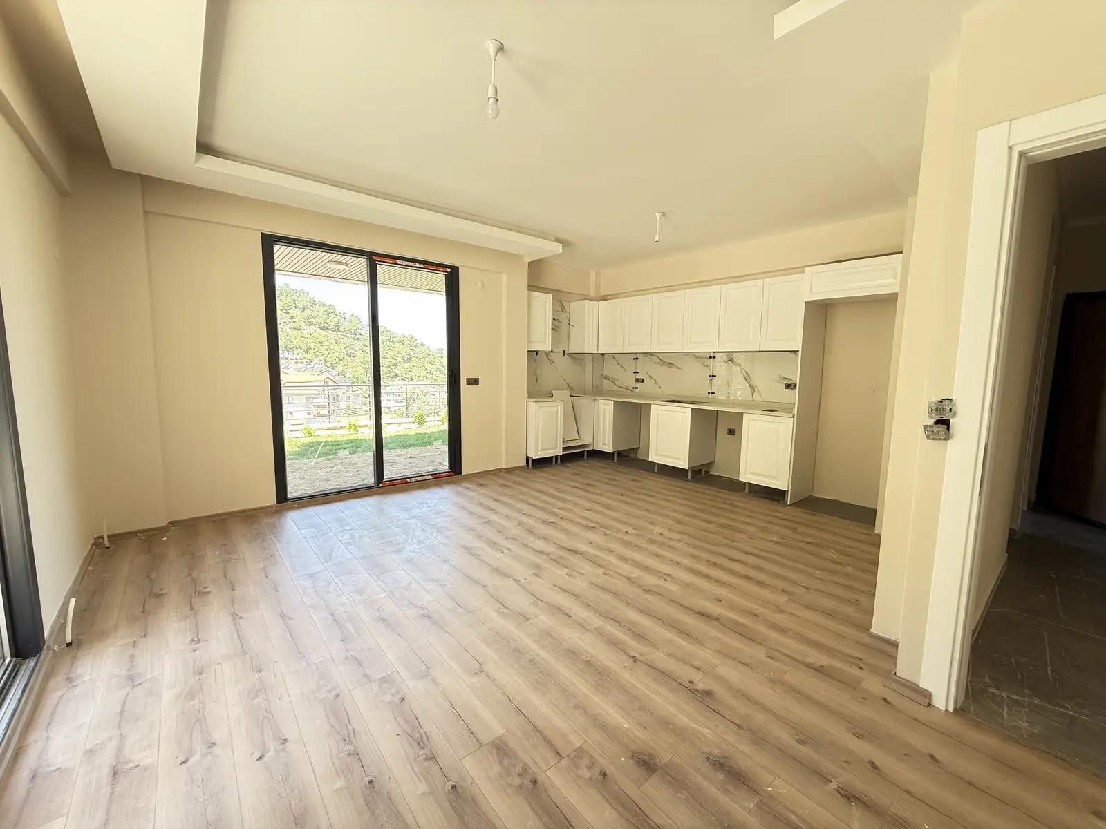 Fethiye Deliktaş’ta Merkeze Komşu, Modern Tasarımlı Satılık 2+1 Bahçe Katı Daire