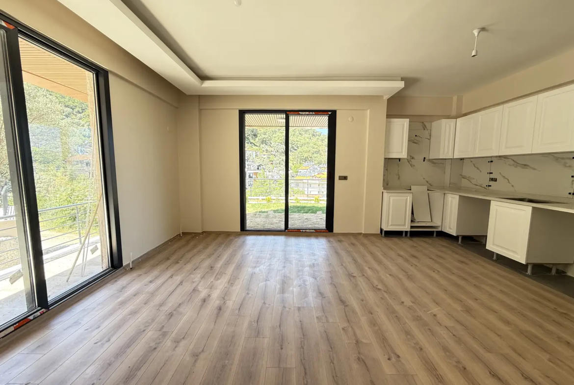 Fethiye Deliktaş’ta Merkeze Komşu, Modern Tasarımlı Satılık 2+1 Bahçe Katı Daire