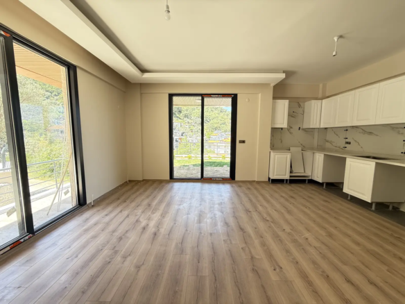 Fethiye Deliktaş’ta Merkeze Komşu, Modern Tasarımlı Satılık 2+1 Bahçe Katı Daire