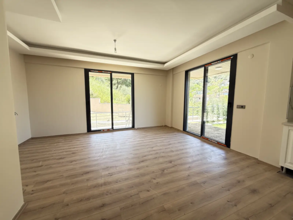 Fethiye Deliktaş’ta Merkeze Komşu, Modern Tasarımlı Satılık 2+1 Bahçe Katı Daire