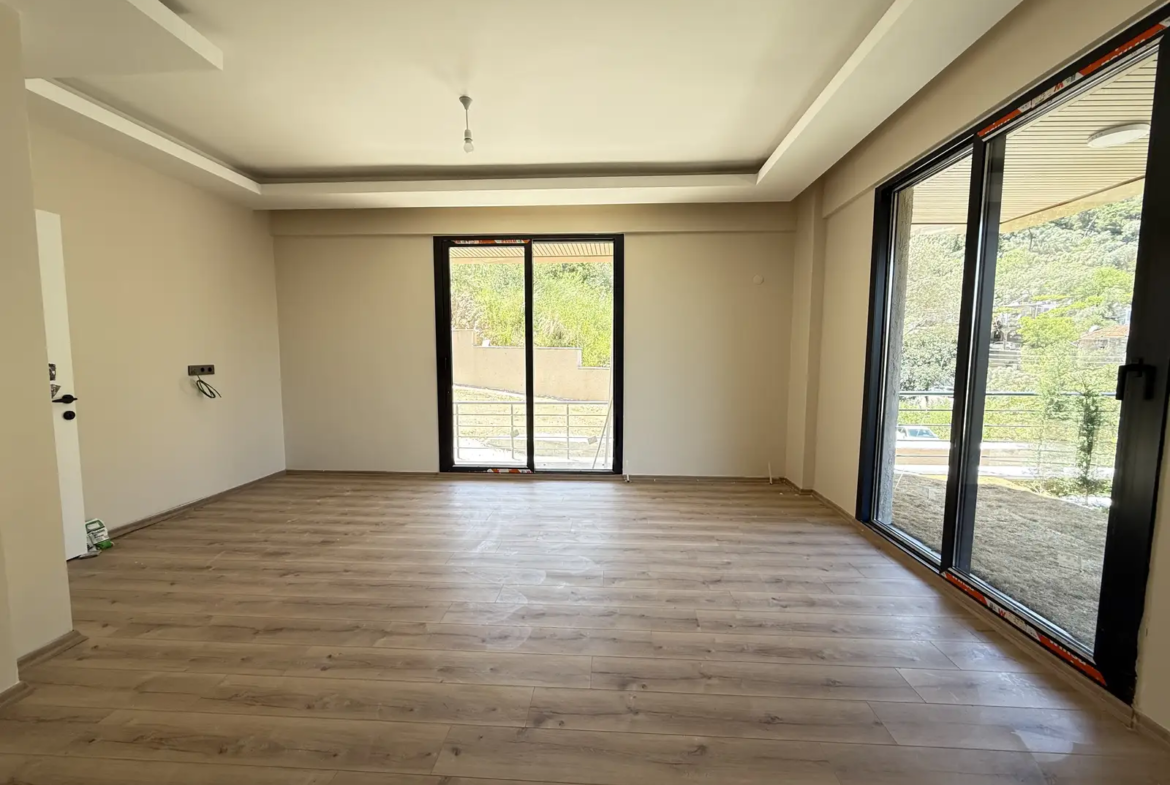 Fethiye Deliktaş’ta Merkeze Komşu, Modern Tasarımlı Satılık 2+1 Bahçe Katı Daire