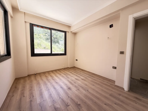 Fethiye Deliktaş’ta Merkeze Komşu, Modern Tasarımlı Satılık 2+1 Bahçe Katı Daire