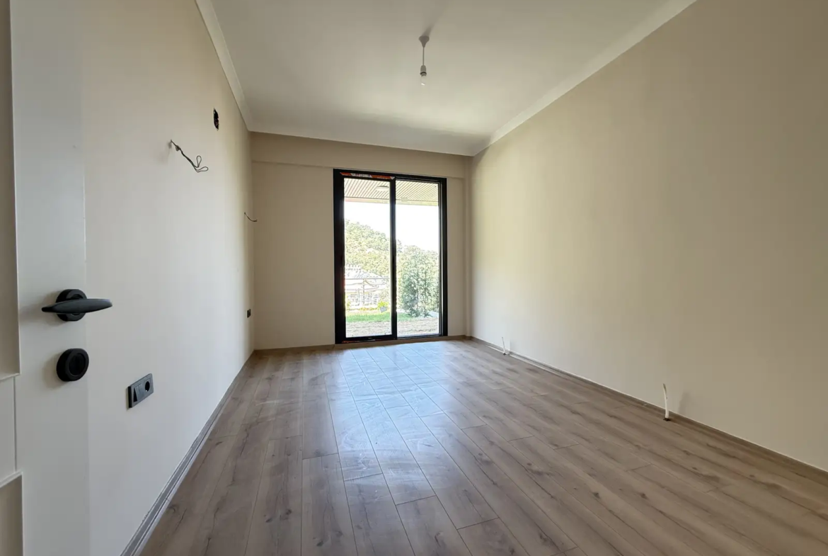 Fethiye Deliktaş’ta Merkeze Komşu, Modern Tasarımlı Satılık 2+1 Bahçe Katı Daire