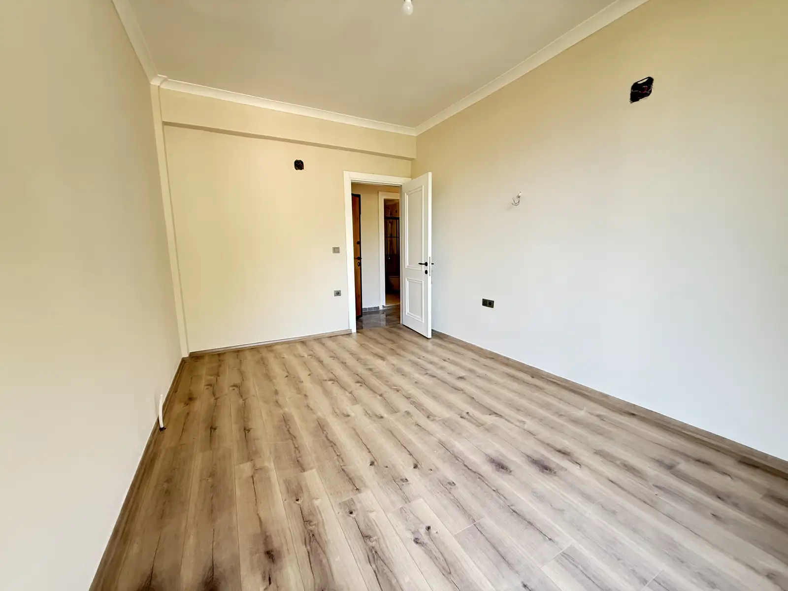 Fethiye Deliktaş’ta Merkeze Komşu, Modern Tasarımlı Satılık 2+1 Bahçe Katı Daire