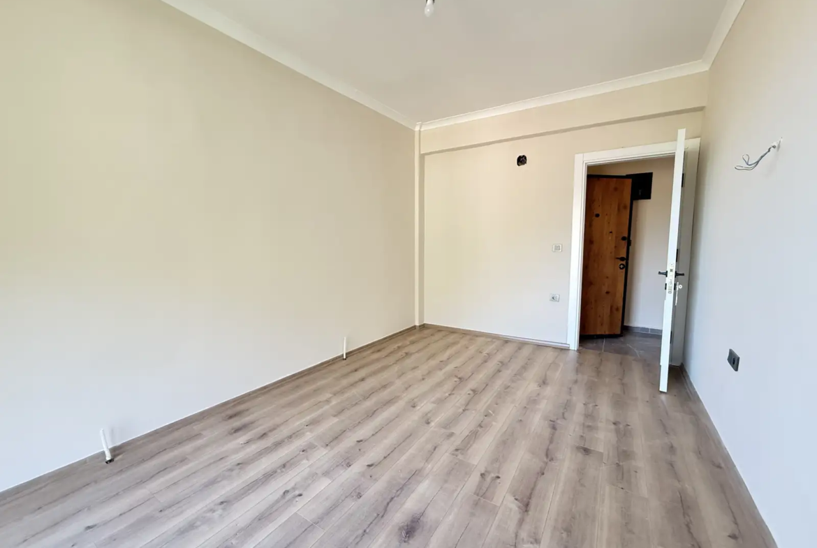 Fethiye Deliktaş’ta Merkeze Komşu, Modern Tasarımlı Satılık 2+1 Bahçe Katı Daire