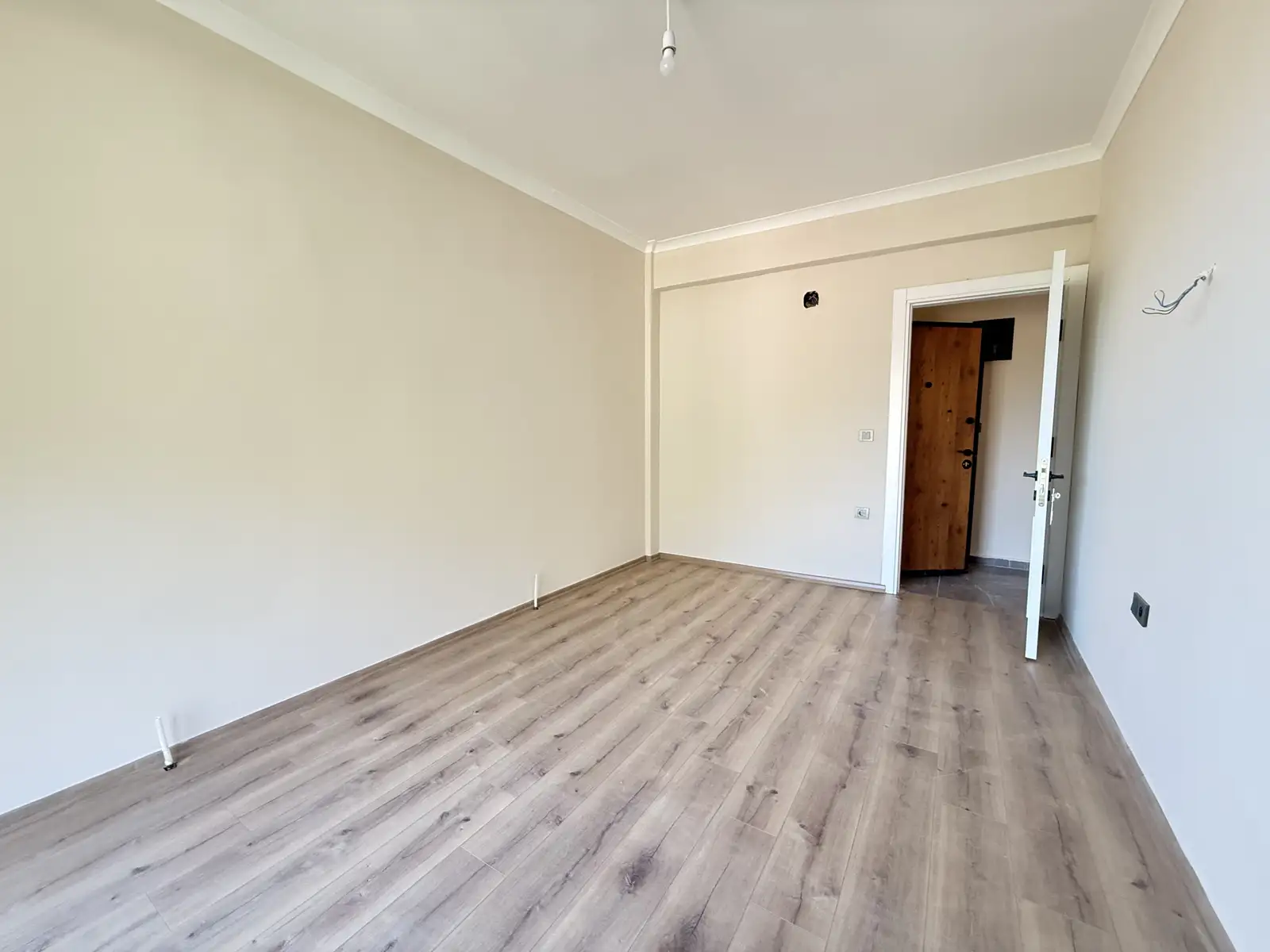 Fethiye Deliktaş’ta Merkeze Komşu, Modern Tasarımlı Satılık 2+1 Bahçe Katı Daire