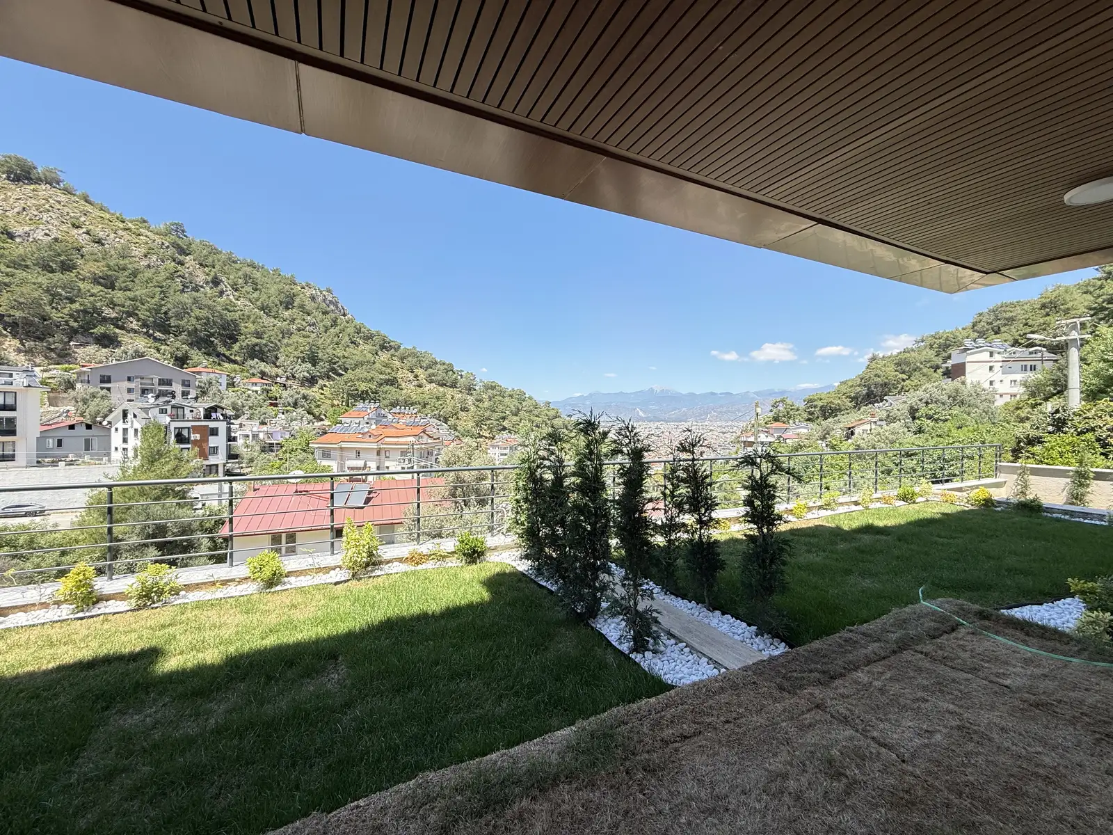 Fethiye Deliktaş’ta Merkeze Komşu, Modern Tasarımlı Satılık 2+1 Bahçe Katı Daire