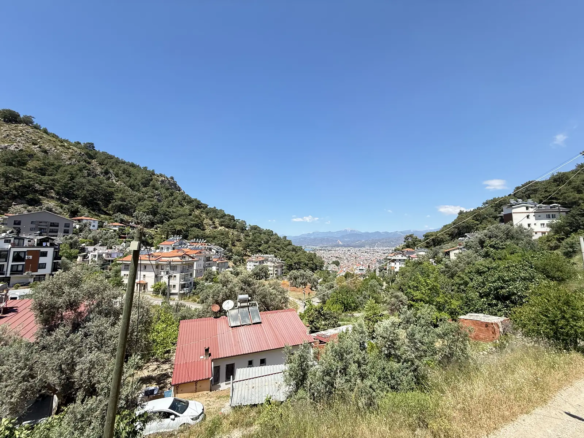 Fethiye Deliktaş’ta Merkeze Komşu, Modern Tasarımlı Satılık 2+1 Bahçe Katı Daire