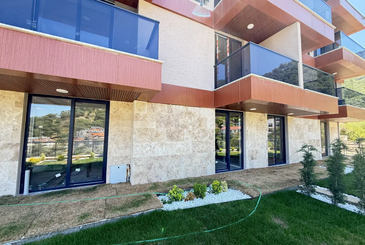 Fethiye Deliktaş’ta Merkeze Komşu, Modern Tasarımlı Satılık 2+1 Bahçe Katı Daire