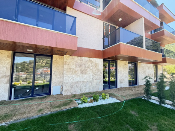 Fethiye Deliktaş’ta Merkeze Komşu, Modern Tasarımlı Satılık 2+1 Bahçe Katı Daire