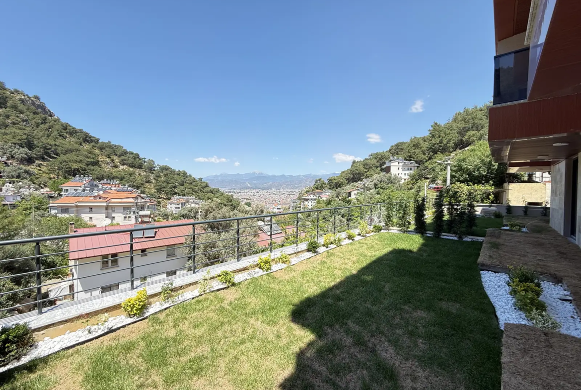 Fethiye Deliktaş’ta Merkeze Komşu, Modern Tasarımlı Satılık 2+1 Bahçe Katı Daire