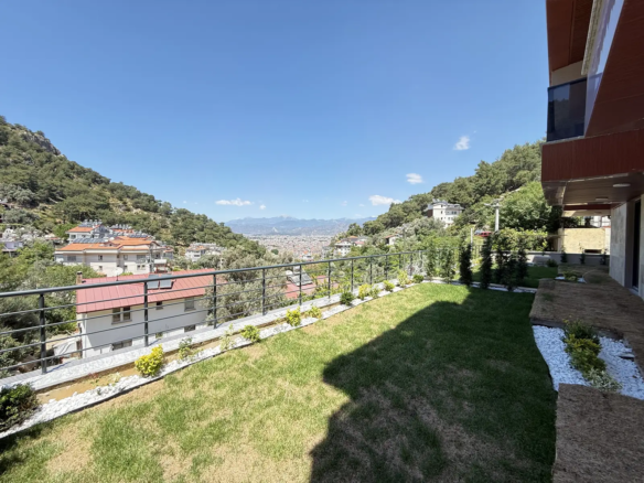 Fethiye Deliktaş’ta Merkeze Komşu, Modern Tasarımlı Satılık 2+1 Bahçe Katı Daire