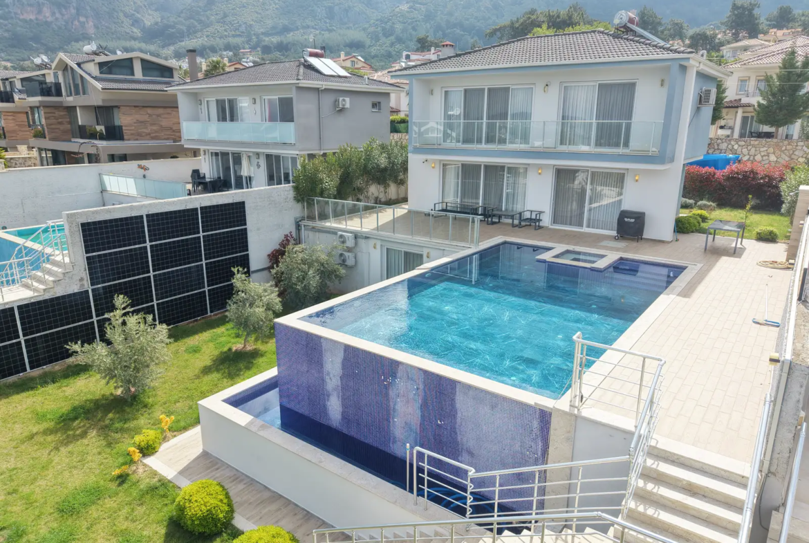FETHİYE OVACIK’TA 580 m² ARSA İÇİNDE 4+1 MÜSTAKİL VİLLA