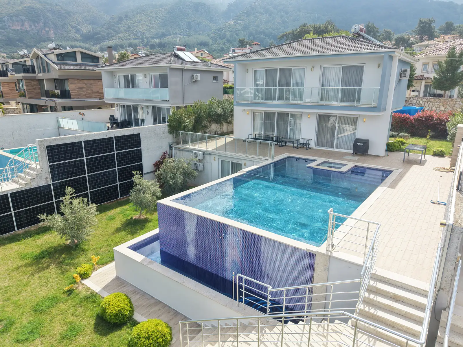 FETHİYE OVACIK’TA 580 m² ARSA İÇİNDE 4+1 MÜSTAKİL VİLLA