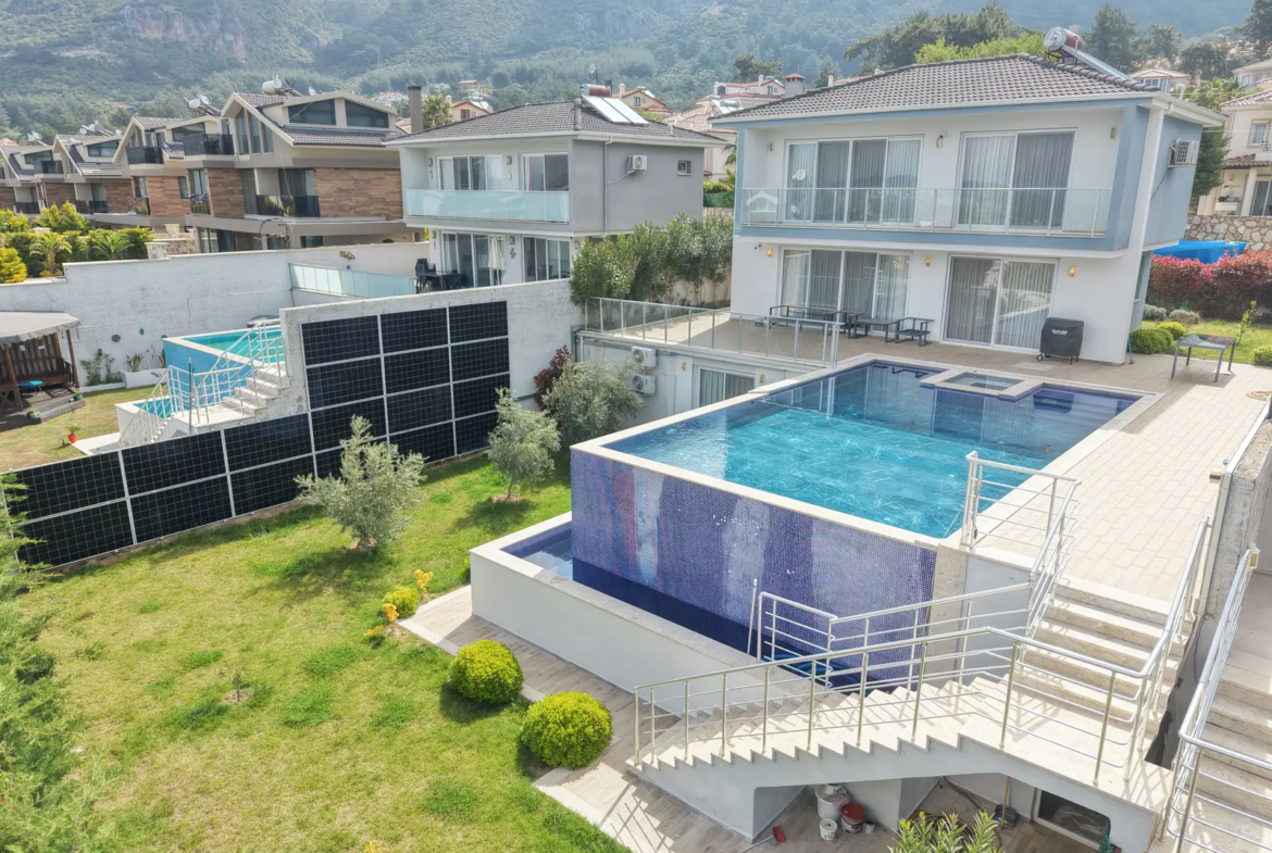 FETHİYE OVACIK’TA 580 m² ARSA İÇİNDE 4+1 MÜSTAKİL VİLLA